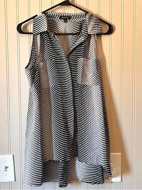 Notations black white geometric striped sleeveless lightweight blouse size Small